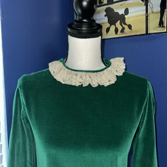 FINAL SALE Vintage 1960s Green Velvet Dress with Cream Lace – Size Small - Picture 3 of 9